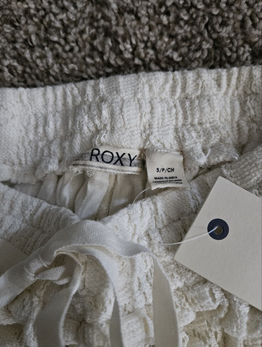 Roxy Shorts | White Lace Shorts with Pockets | Size Small | (NWT) - Picture 3 of 5